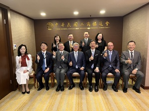 吳理事長接待日台交流協會首席副代表星野光明、服部崇及經濟室主任相馬巳貴子3人