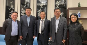 4月21日朱秘書長會晤中國機電商會台北辦事處湯軍主任