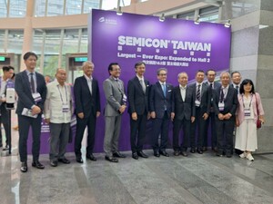 本會葉明峯顧問陪同黃教漳副理事長出席國際半導體產業協會(SEMI)舉辦之「2023年國際半導體展」