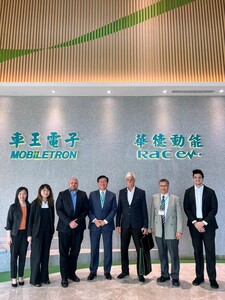 匈牙利雇主及企業家聯合會(MGYOSZ)副會長Mr. Miklos Horváth拜會華德動能公司及巨大集團